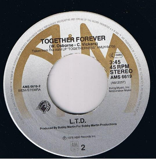 L.T.D. - Holding On 31258 Vinyl Singles Vinyl Goed / Hoes Goed