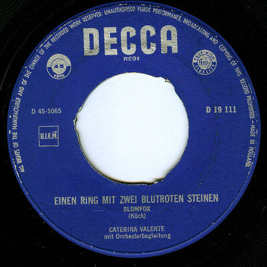 Caterina Valente - Einen Ring Mit Zwei Blutroten Steinen 07067 Vinyl Singles Vinyl Goed / Hoes Generic