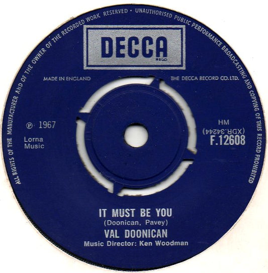 Val Doonican - Two Streets 11801 Vinyl Singles Vinyl Goed / Hoes Goed