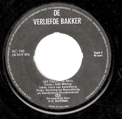 Cocktail Trio - De Bakker Van De Hoek 31967 Vinyl Singles Vinyl Zeer Goed / Hoesje Goed "VINYLSINGLES.NL"