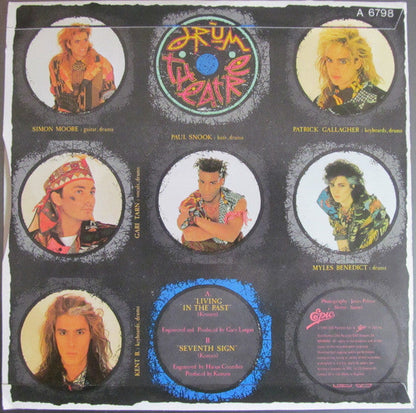 Drum Theatre Living In The Past Vinyl Singles Vinyl Zeer Goed / Hoesje Goed "VINYLSINGLES.NL"