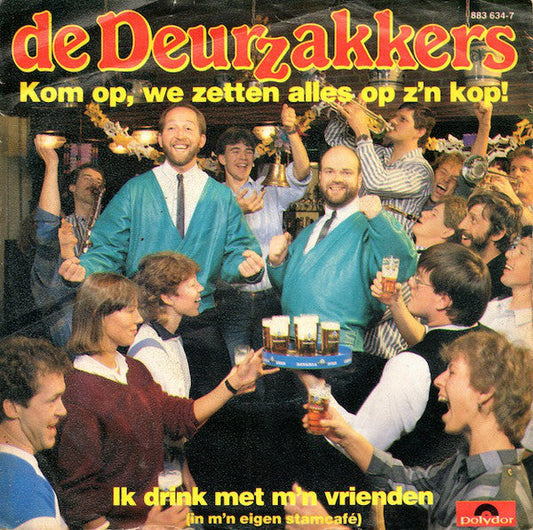 Deurzakkers - Kom Op We Zetten Alles Op Z'n Kop 26115 Vinyl Singles Vinyl Zeer Goed / Hoesje Goed "VINYLSINGLES.NL"