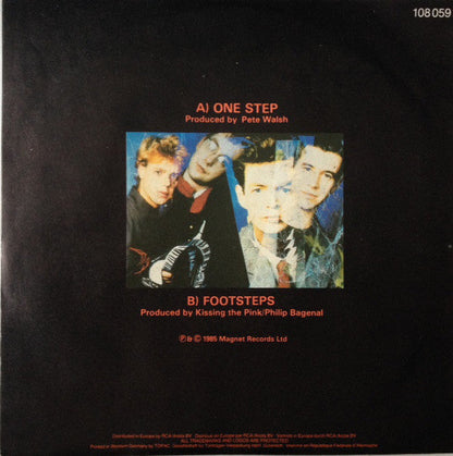 Kissing The Pink - One Step 05336 Vinyl Singles Vinyl Goed / Hoes Goed