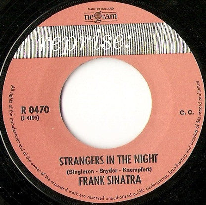 Frank Sinatra - Strangers In The Night 42786 Vinyl Singles Vinyl Goed / Hoes Slecht