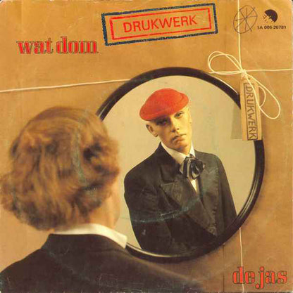 Drukwerk - Wat Dom 43330 Vinyl Singles Vinyl Zeer Goed / Hoesje Goed "VINYLSINGLES.NL"