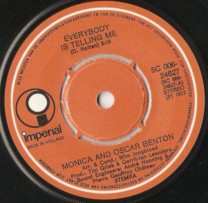 Monica and Oscar Benton - Everybody Is Telling Me 39623 Vinyl Singles Vinyl Goed / Hoes Goed