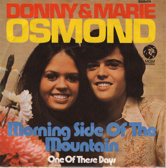 Donny & Marie Osmond - Morning Side Of The Mountain 24807 Vinyl Singles Vinyl Zeer Goed / Hoesje Goed "VINYLSINGLES.NL"