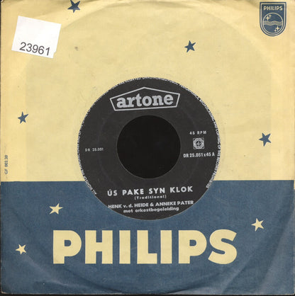 Henk Van Der Heide & Anneke Pater - Us Pake Syn Klok Vinyl Singles Vinyl Zeer Goed / Hoesje Goed "VINYLSINGLES.NL"