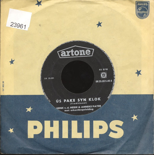 Henk Van Der Heide & Anneke Pater - Us Pake Syn Klok Vinyl Singles Vinyl Zeer Goed / Hoesje Goed "VINYLSINGLES.NL"